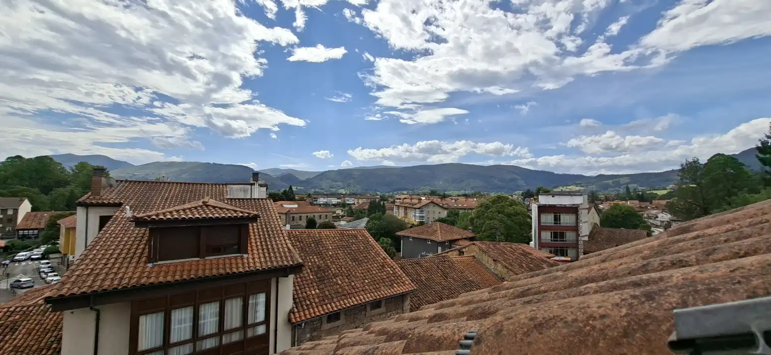 Vista exterior de Àtic en venda en Cabezón de la Sal amb Calefacció i Parquet