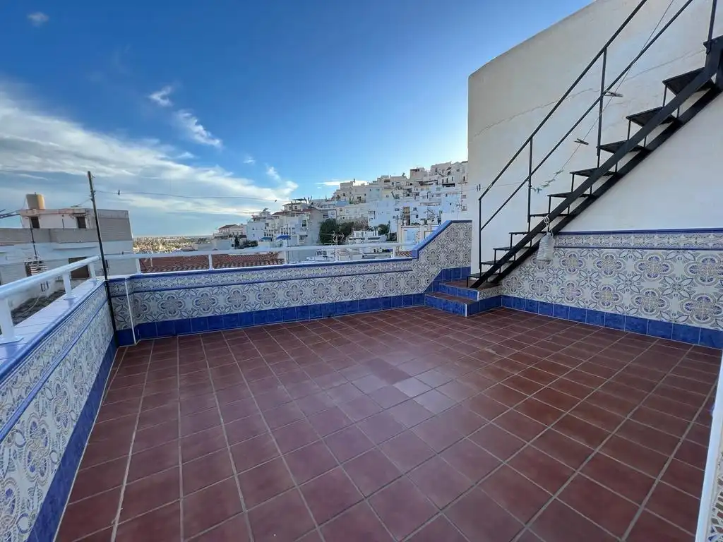 Casa amb terrassa en venda a Calle CONSTITUCION