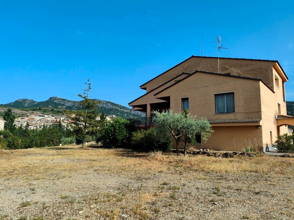 Vista exterior de Casa o xalet en venda en Beceite amb Jardí privat, Terrassa i Piscina