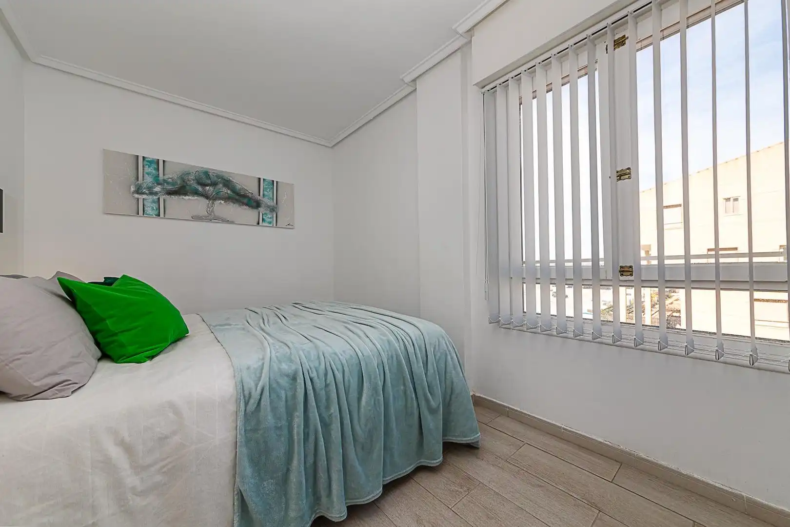 Schlafzimmer von Wohnungen zur Miete in Torrevieja mit Klimaanlage, Terrasse und Möbliert