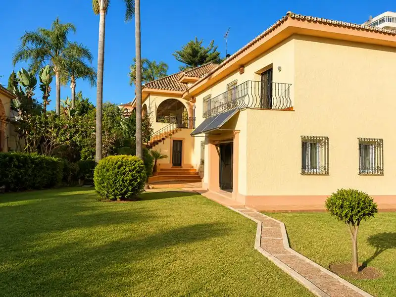 Chalet con piscina en venta en Selwo, imagen 6
