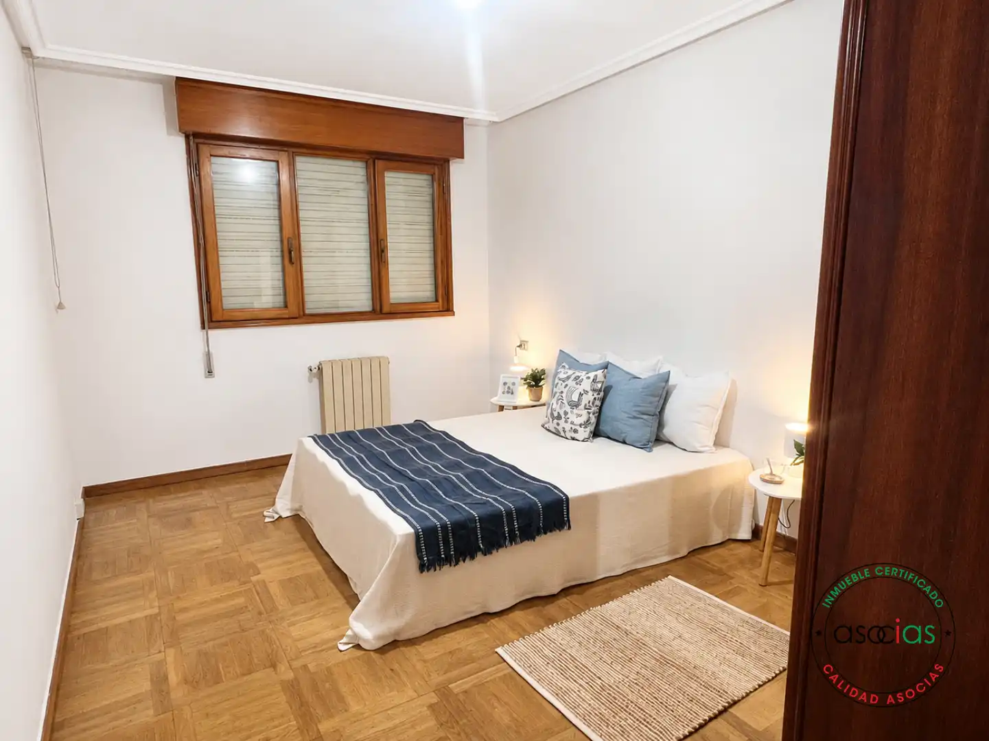 Dormitori de Pis en venda en Gijón  amb Calefacció, Jardí privat i Parquet