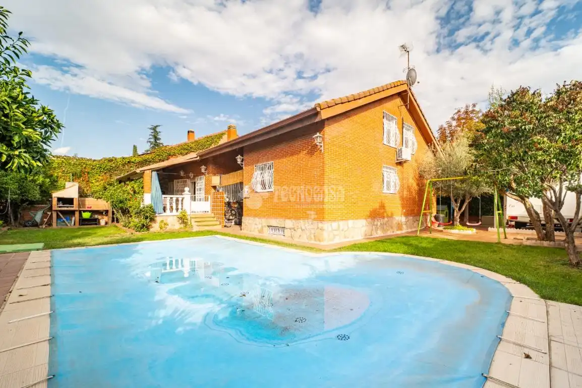 Casa bifamiliare con giardino in vendita a  Urbanizaciones