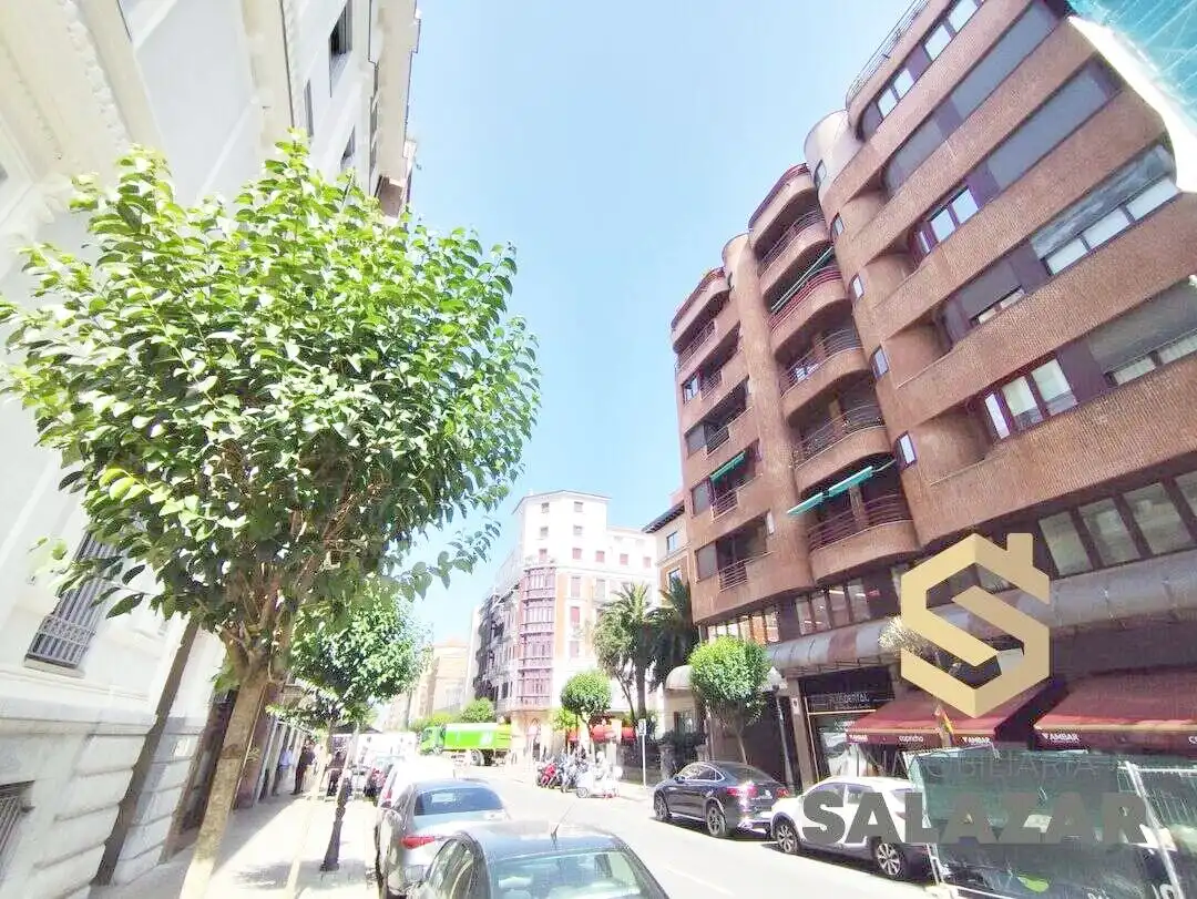 Außenansicht von Wohnungen zum Verkauf in Bilbao  mit Heizung