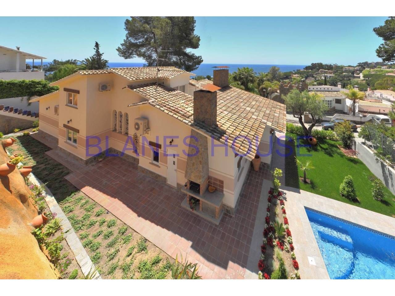 Vista exterior de Casa o xalet en venda en Blanes amb Calefacció, Jardí privat i Terrassa