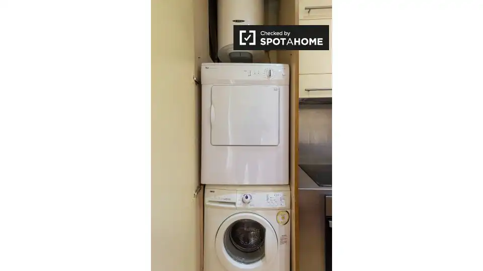 Exterior view of Flat for rent in Barcelona  with Air Conditioner, Heating and Furnished