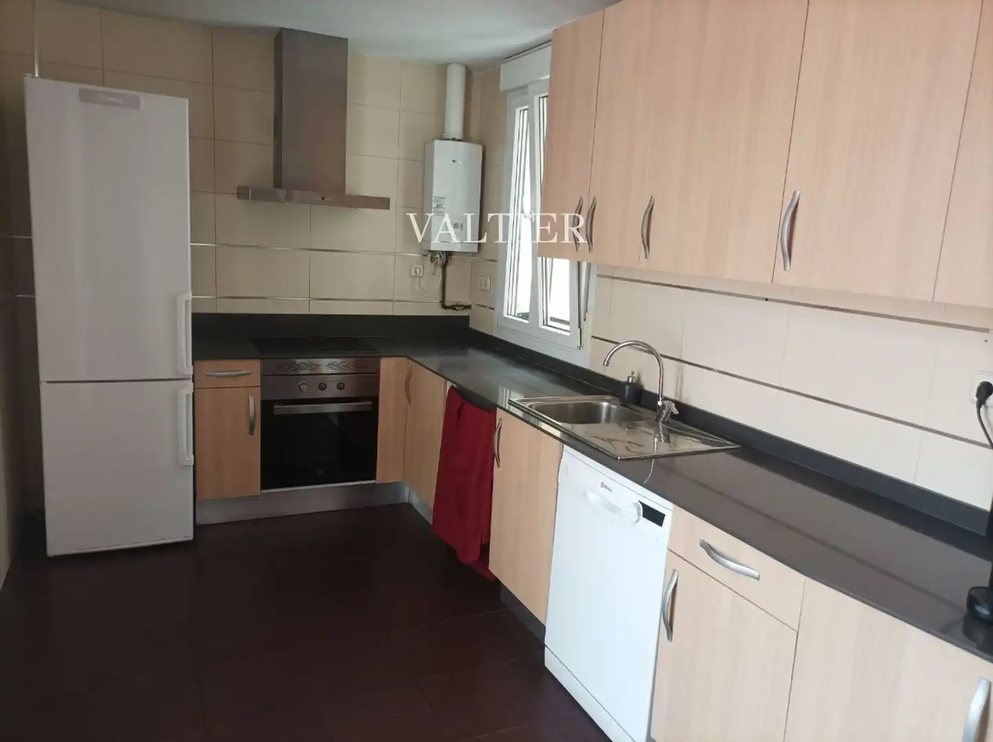 Cuina de Àtic de lloguer en Madrid amb Aire condicionat, Terrassa i Traster