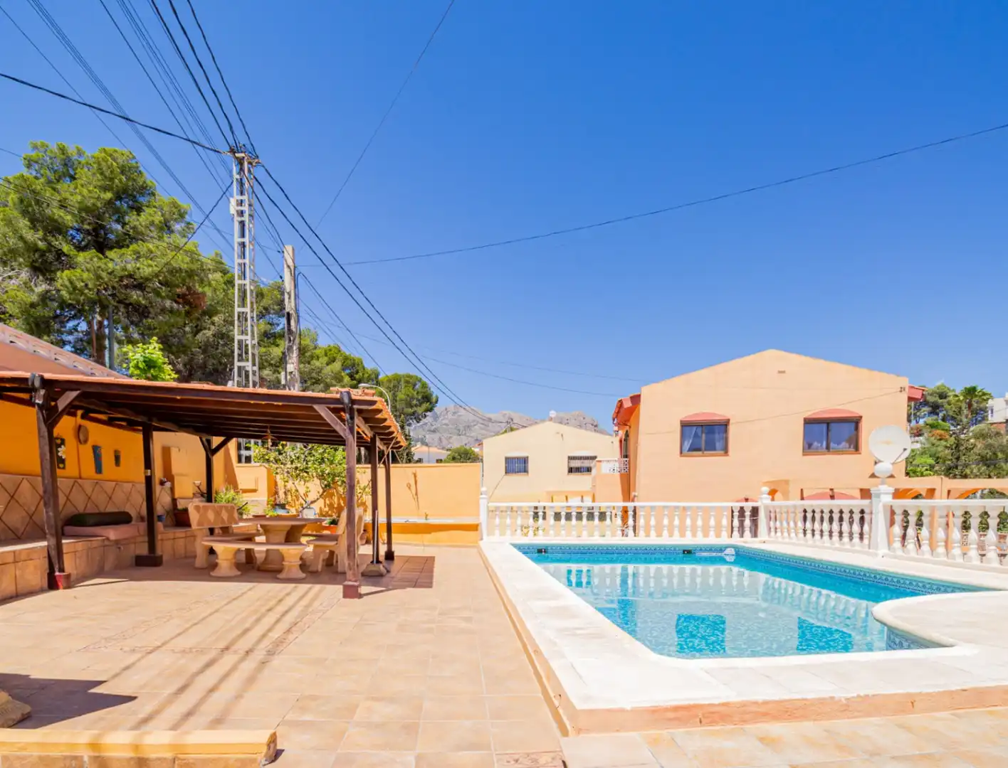 Vista exterior de Casa o chalet en venta en La Nucia con Aire acondicionado, Calefacción y Terraza