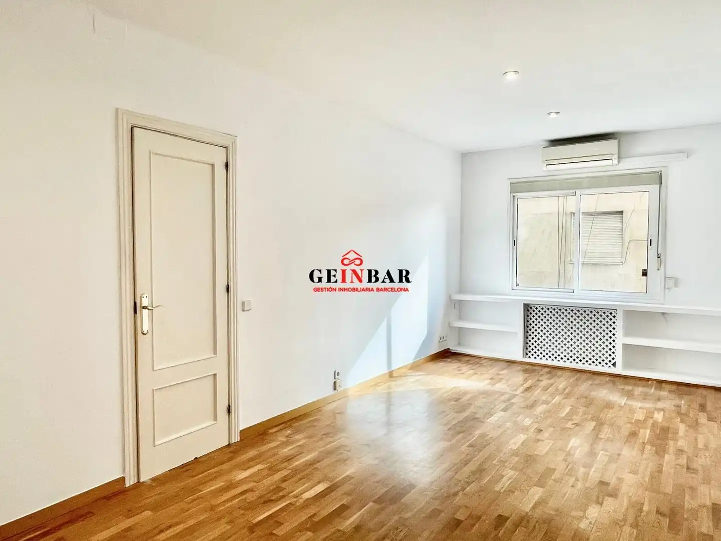 Piso en venta en Barcelona con Calefacción y Parquet