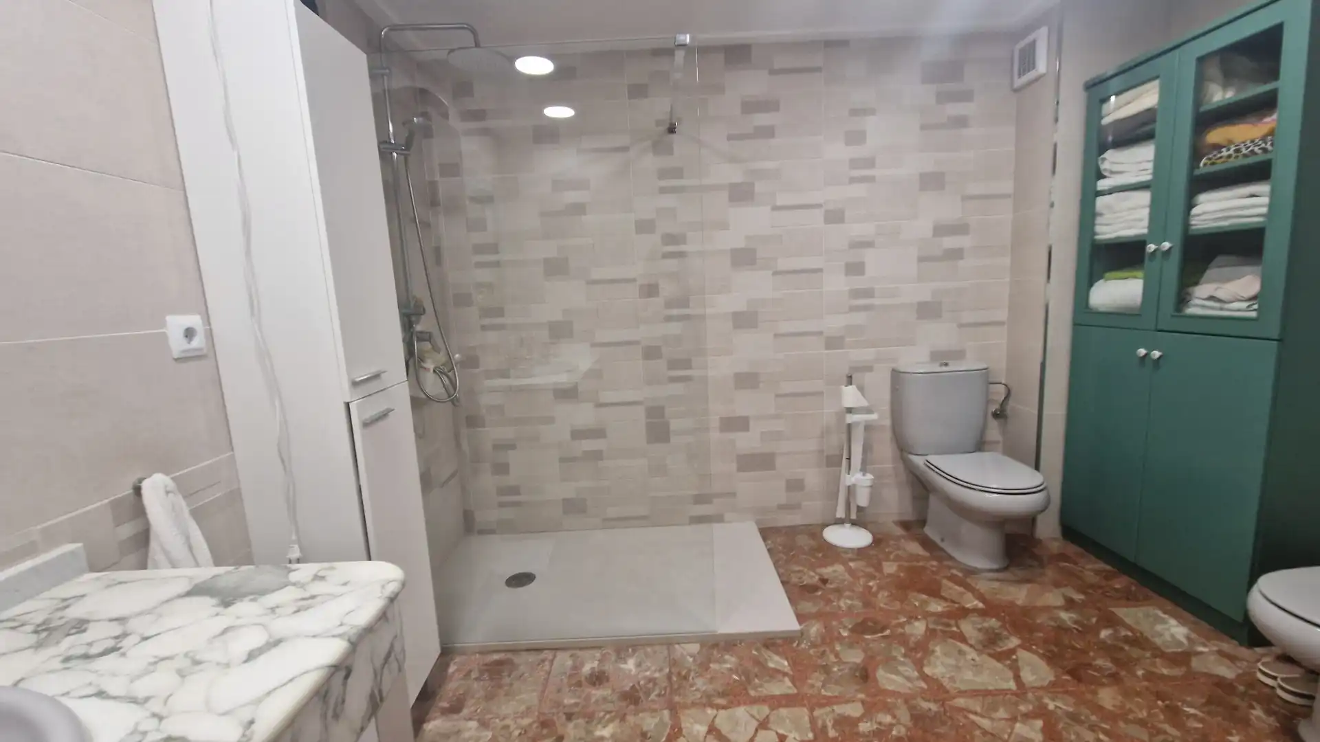 Baño de Casa adosada en venta en Pineda de Mar con Aire acondicionado, Calefacción y Jardín privado