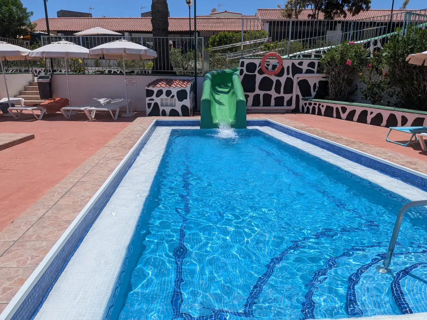 Schwimmbecken von Lagerraum zum Verkauf in San Bartolomé de Tirajana