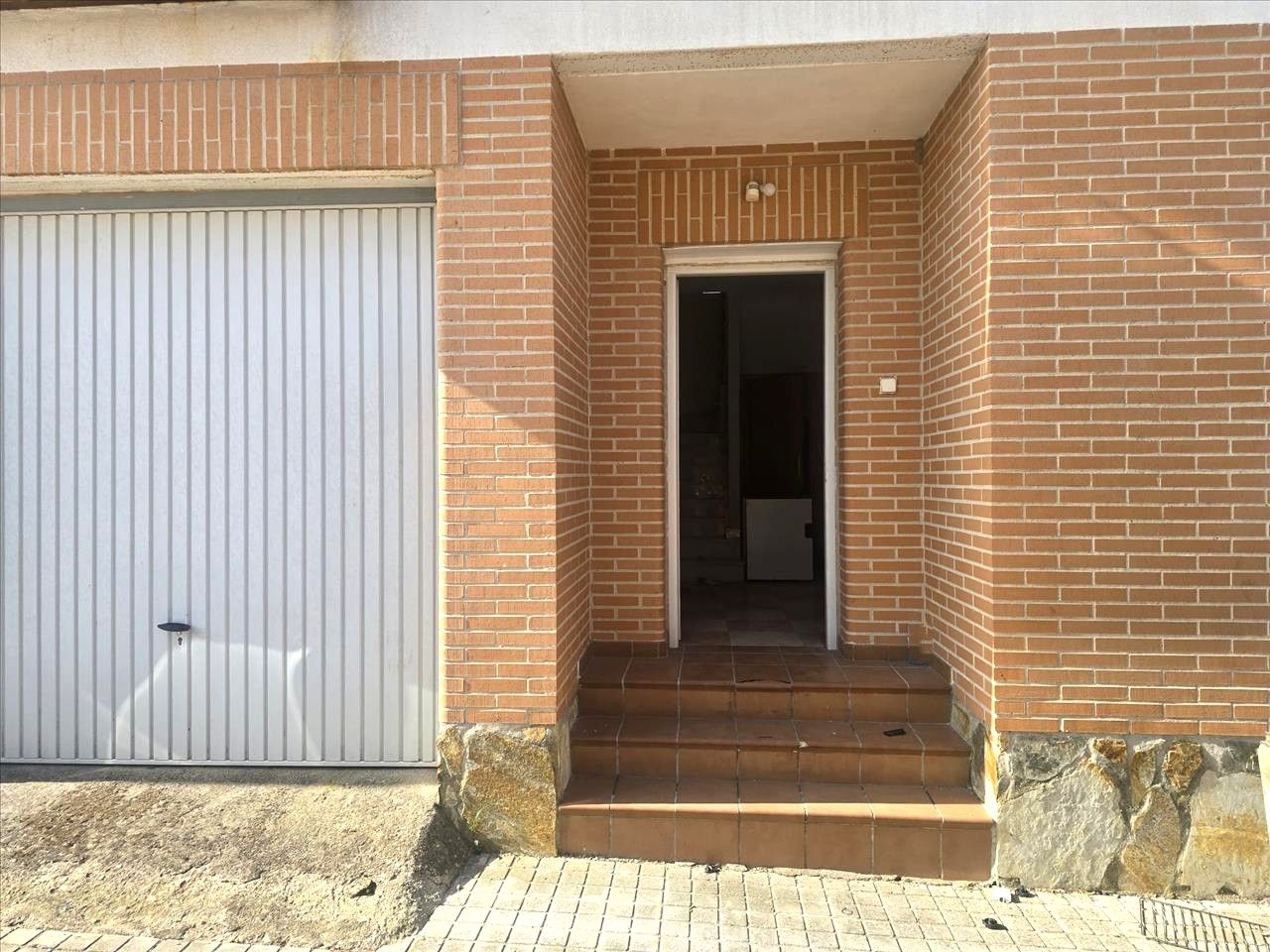 Casa adosada en venda a Hormigos