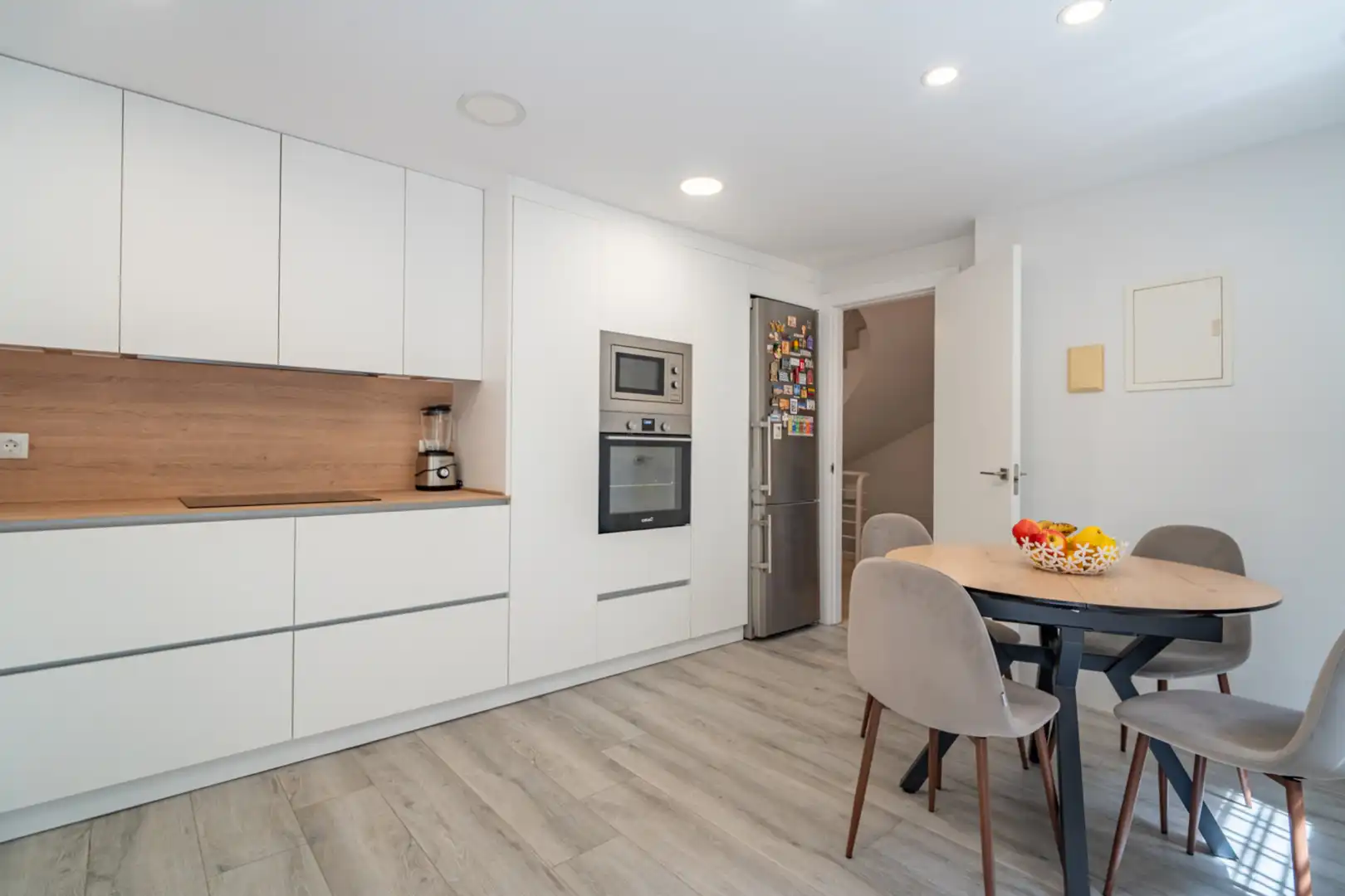 Cuina de Casa adosada en venda en Málaga amb Aire condicionat, Traster i Piscina