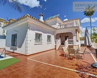 Vista exterior de Casa o xalet en venda en Torremolinos amb Aire condicionat, Terrassa i Piscina