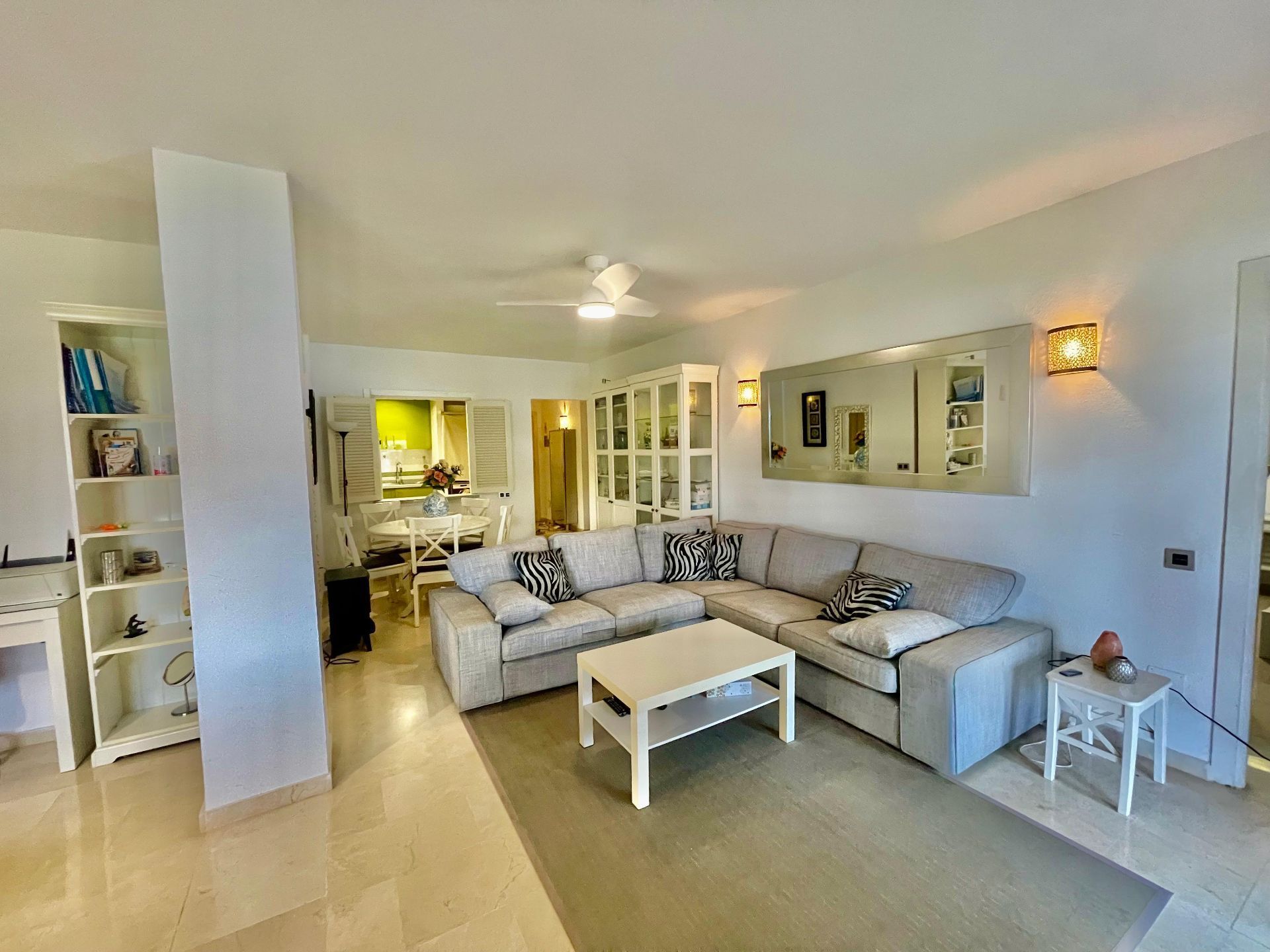 Wohnzimmer von Wohnungen miete in Marbella mit Klimaanlage, Heizung und Terrasse