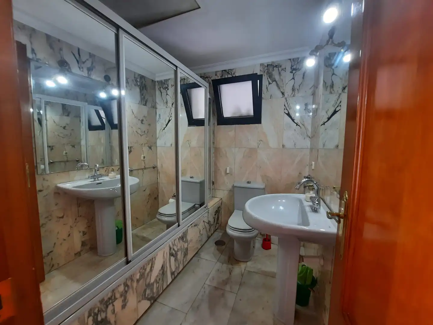 Bathroom of Apartments for rent in Badajoz  with Air Conditioner, Terrace and Furnished
