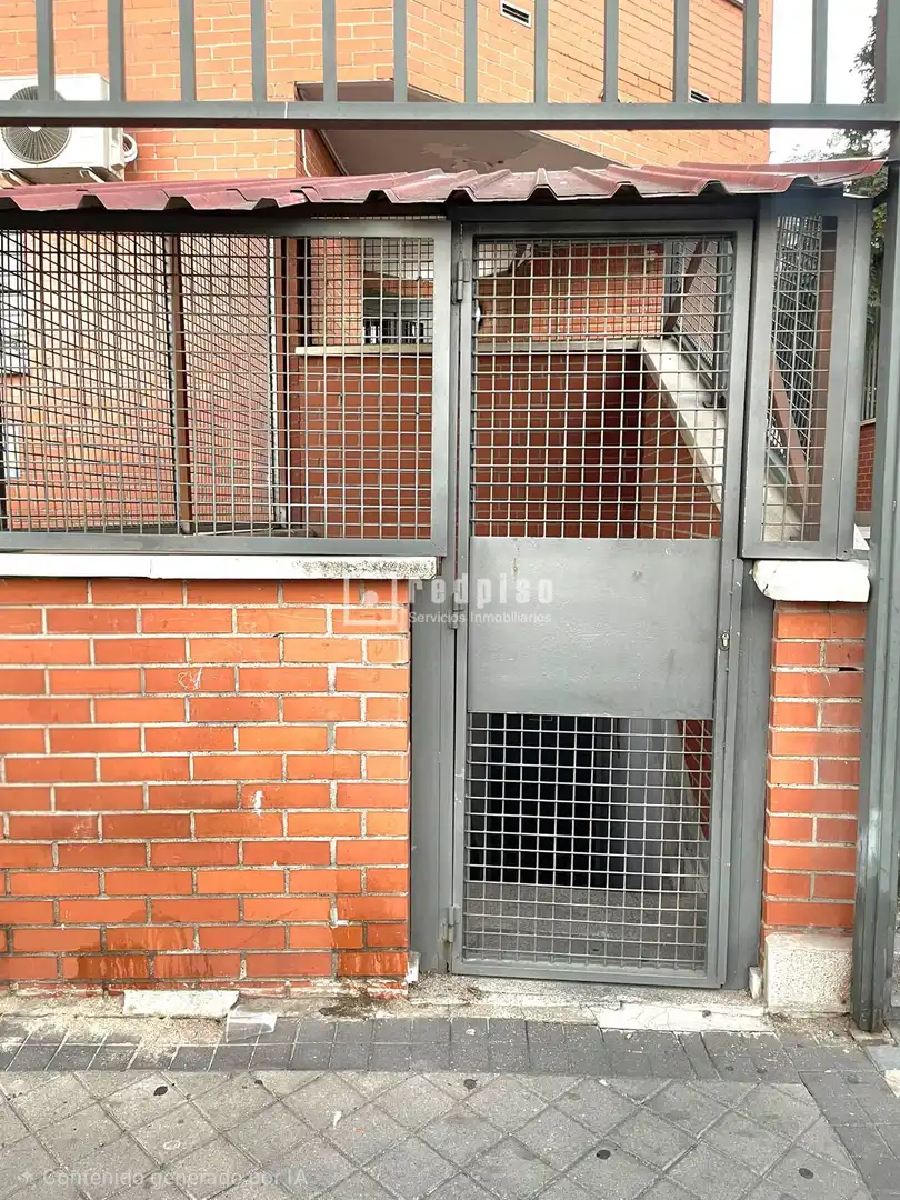 Vista exterior de Garaje en venta en Madrid