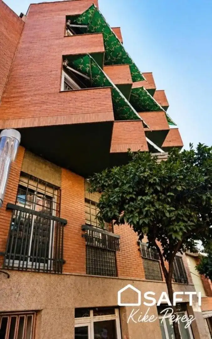Vista exterior de Piso en venta en Nou Barris