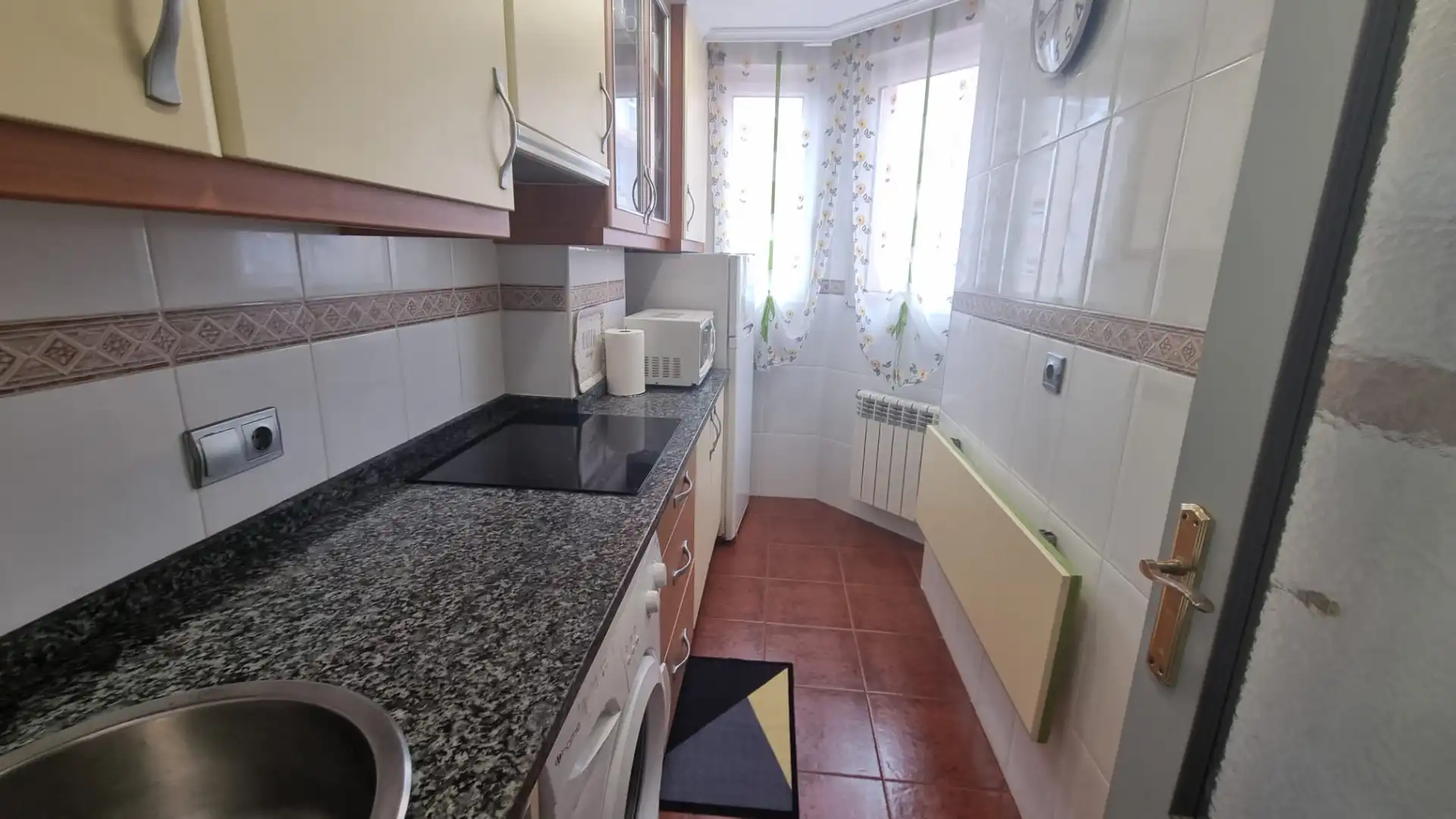 Cuina de Estudi de lloguer en Santander amb Calefacció, Moblat i Forn
