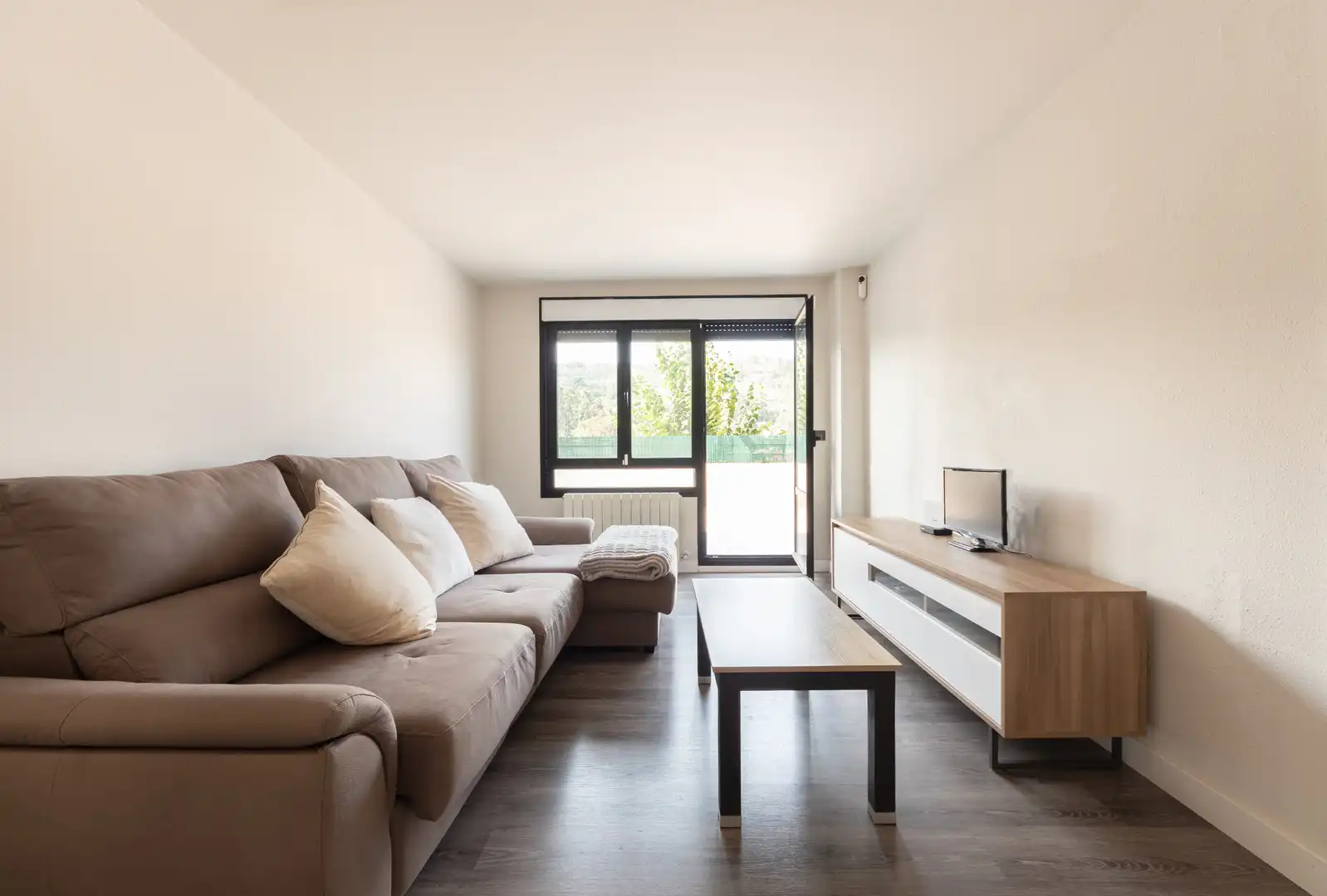 Living room of Flat for sale in Castro-Urdiales  with Heating, Parquet flooring and Terrace