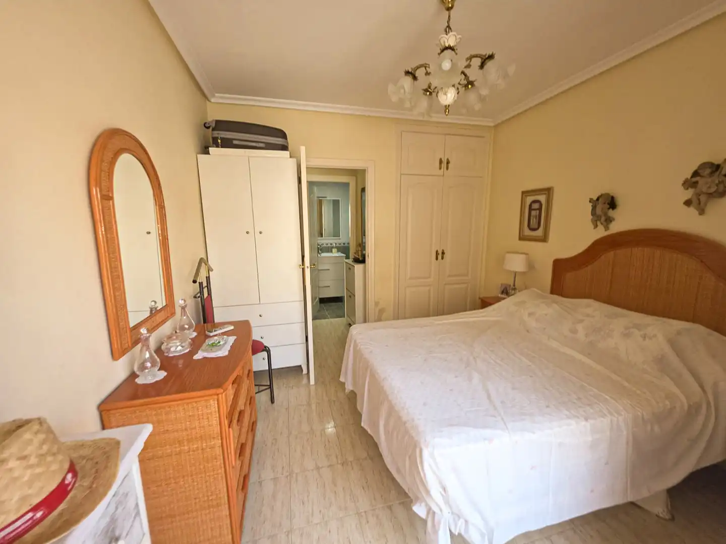 Schlafzimmer von Wohnung zum Verkauf in Torrevieja mit Klimaanlage, Heizung und Terrasse