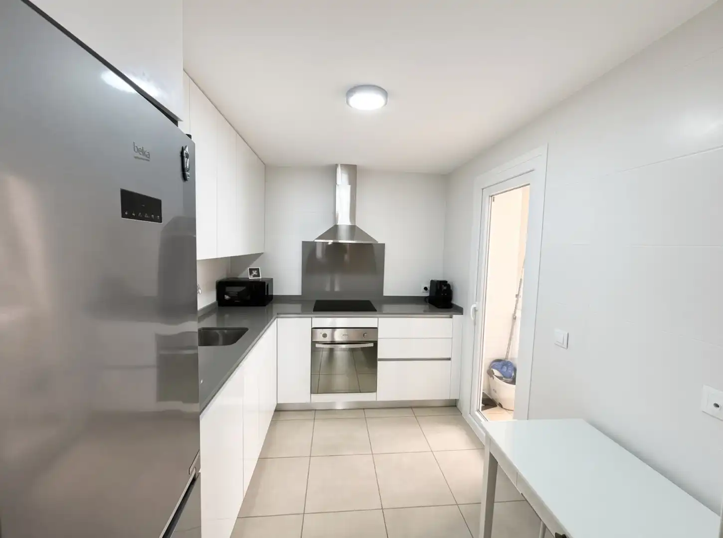 Cuina de Apartament en venda en Marbella amb Aire condicionat, Terrassa i Piscina