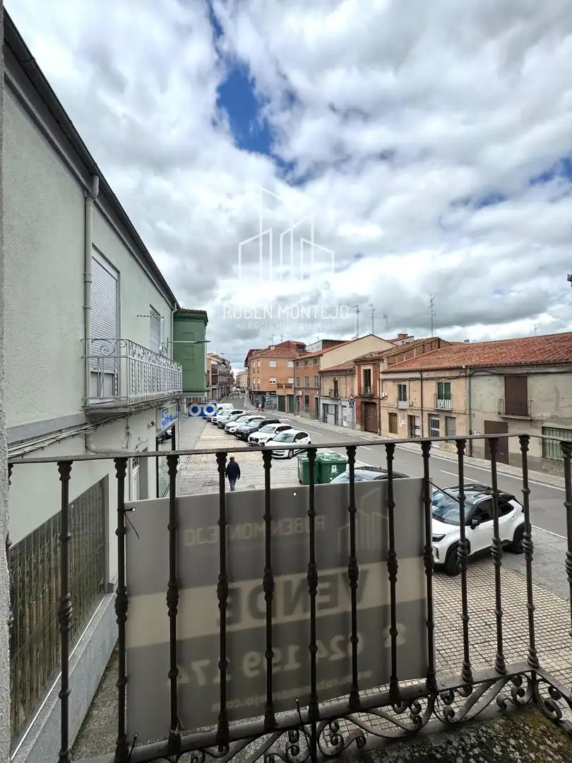 Vista exterior de Local en venda en Peñaranda de Bracamonte amb Terrassa