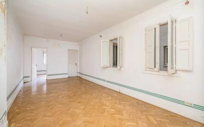 Flat for sale in  Madrid Capital  with Heating