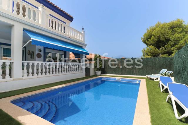 Casa adosada en Venta en Carrer Pinsà en L'Albir