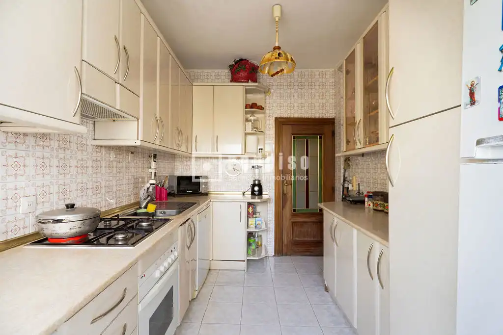 Cocina de Piso en venta en Madrid con Calefacción