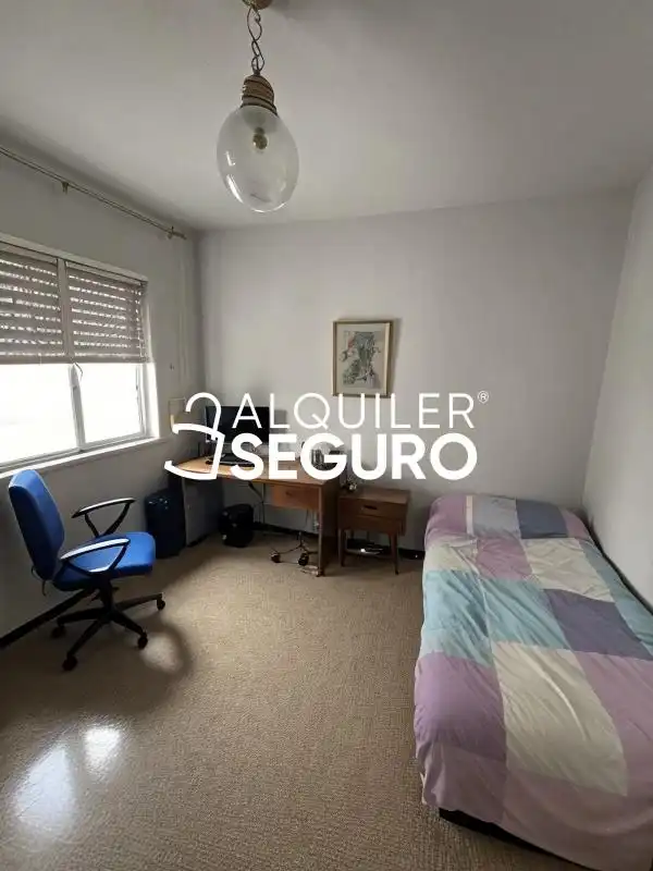 Habitación de Piso de alquiler en Granada con Terraza y Amueblado