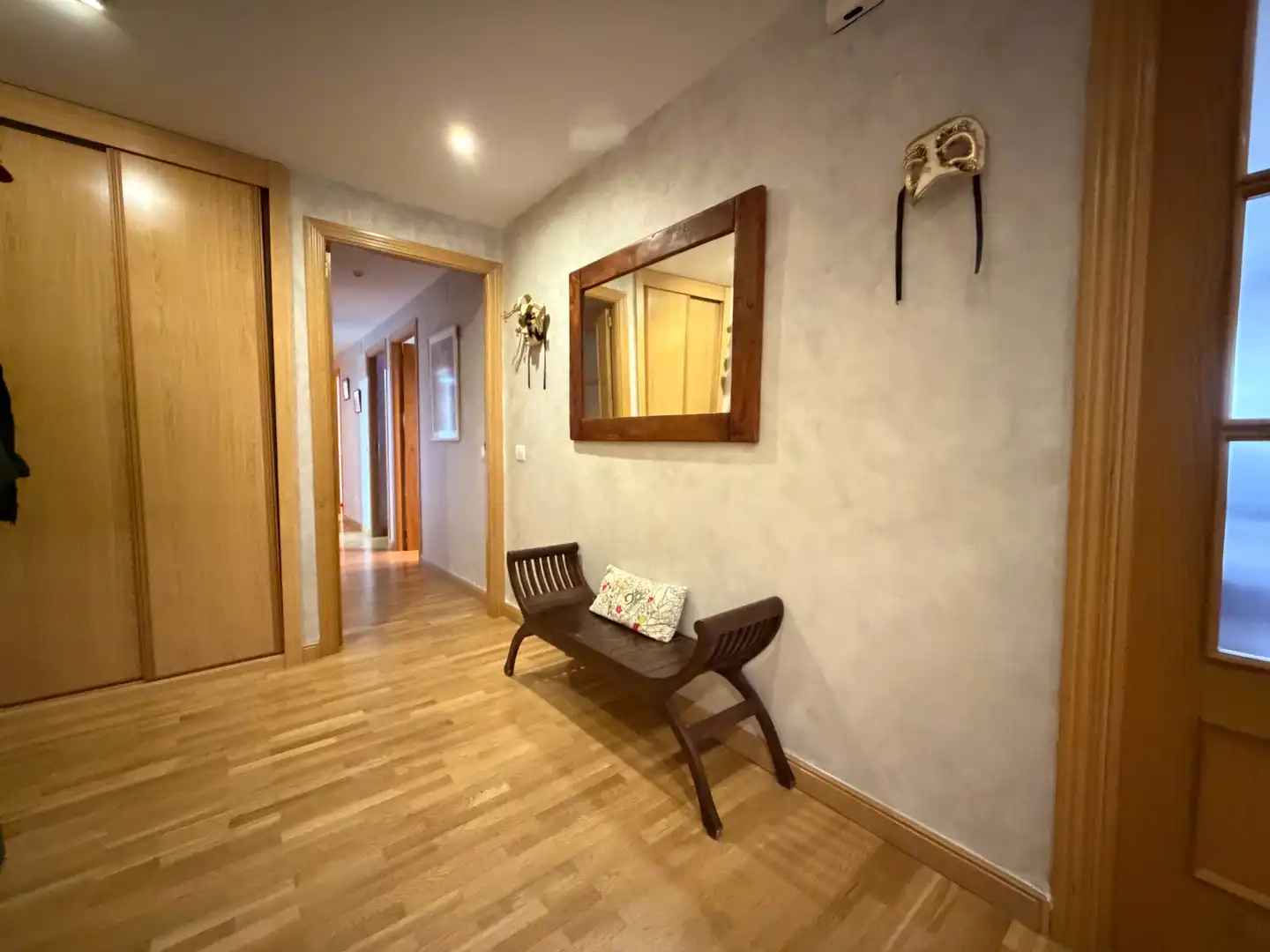 Wohnung zum Verkauf in Plasencia mit Klimaanlage, Schwimmbad und Balkon