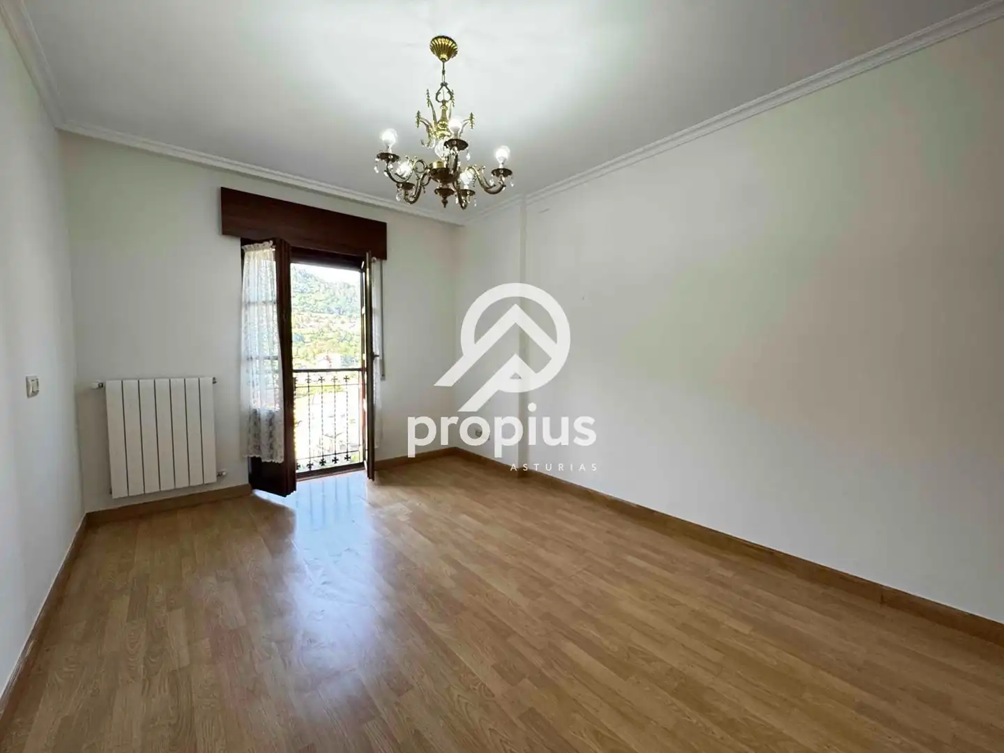 Habitación de Casa adosada en venta en Piloña con Calefacción, Jardín privado y Parquet