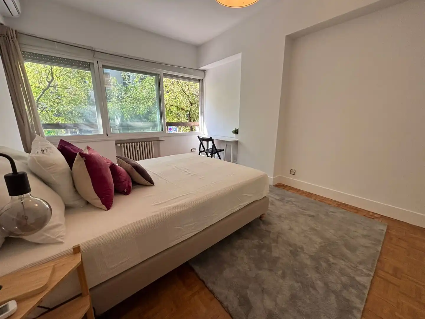 Schlafzimmer von Wohnung zur Miete in Madrid mit Klimaanlage, Heizung und Möbliert