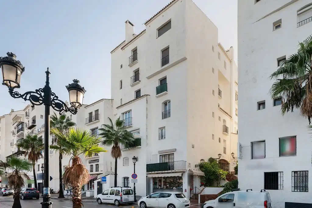 Vista exterior de Pis en venda en Marbella amb Calefacció i Terrassa