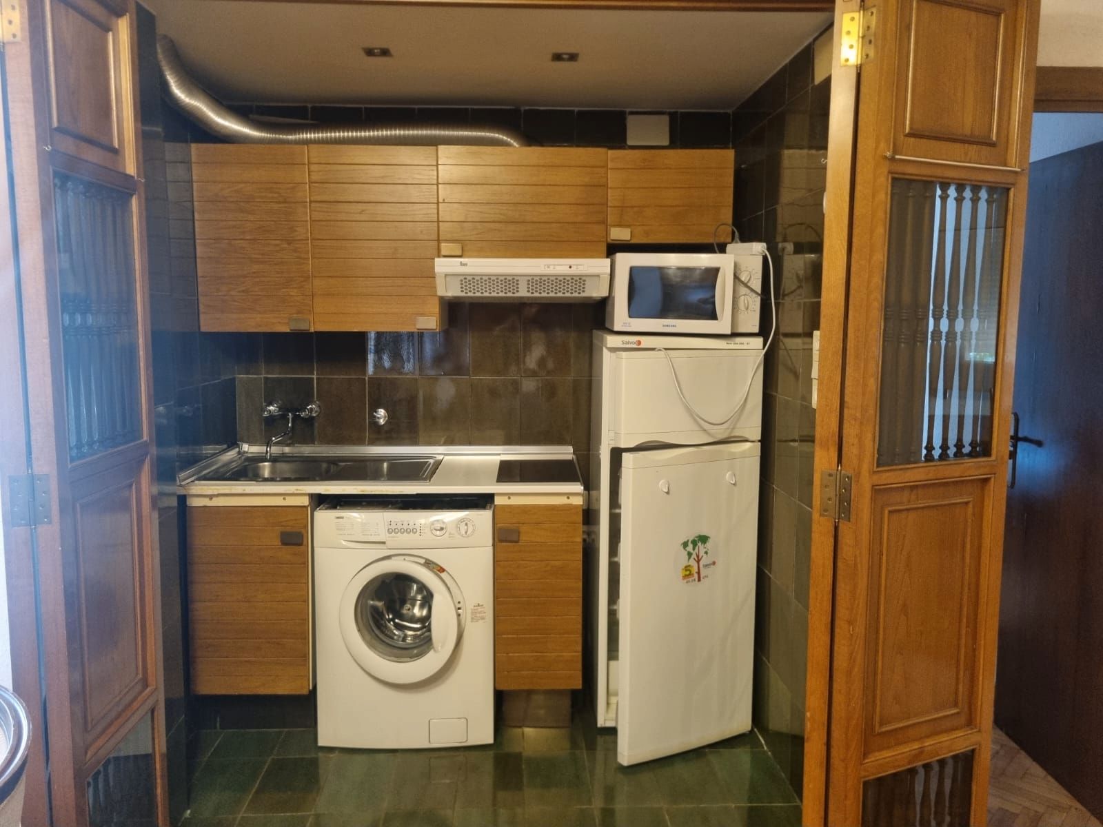 Cuina de Apartament de lloguer en  Zaragoza Capital amb Calefacció, Parquet i Terrassa