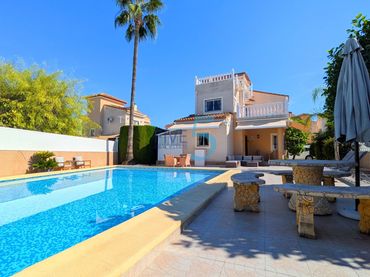 Casa amb piscina en venda a Algorfa