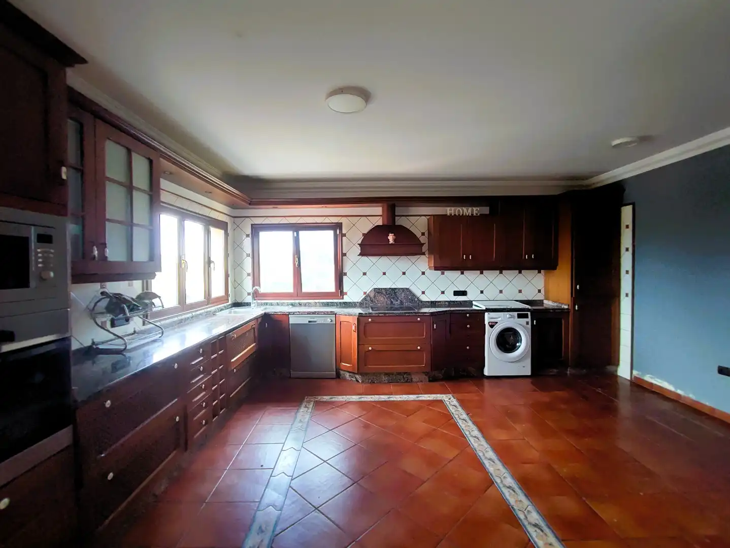 Cuina de Casa o xalet en venda en San Cristóbal de la Laguna amb Jardí privat, Terrassa i Traster