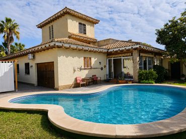 Villa con piscina in affitto a Montesol