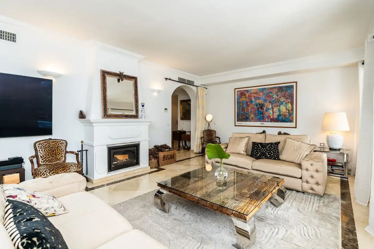 Living room of Commercial properties for sale in Istán, Málaga