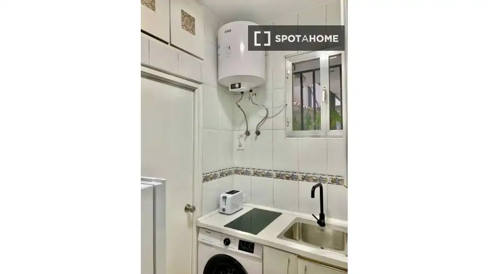 Vista exterior de Piso de alquiler en Madrid con Aire acondicionado, Calefacción y Amueblado