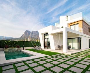 Vista exterior de Casa o xalet en venda en Benidorm amb Aire condicionat, Terrassa i Piscina