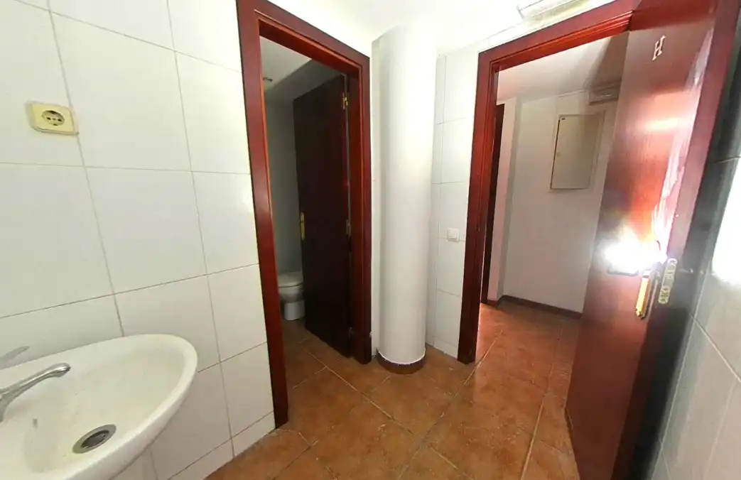 Bany de Local en venda en El Prat de Llobregat