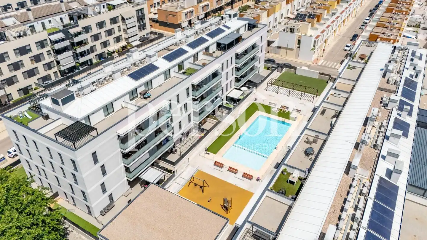 Swimming pool of Duplexes for sale in La Pobla de Vallbona  with Air Conditioner, Heating and Terrace