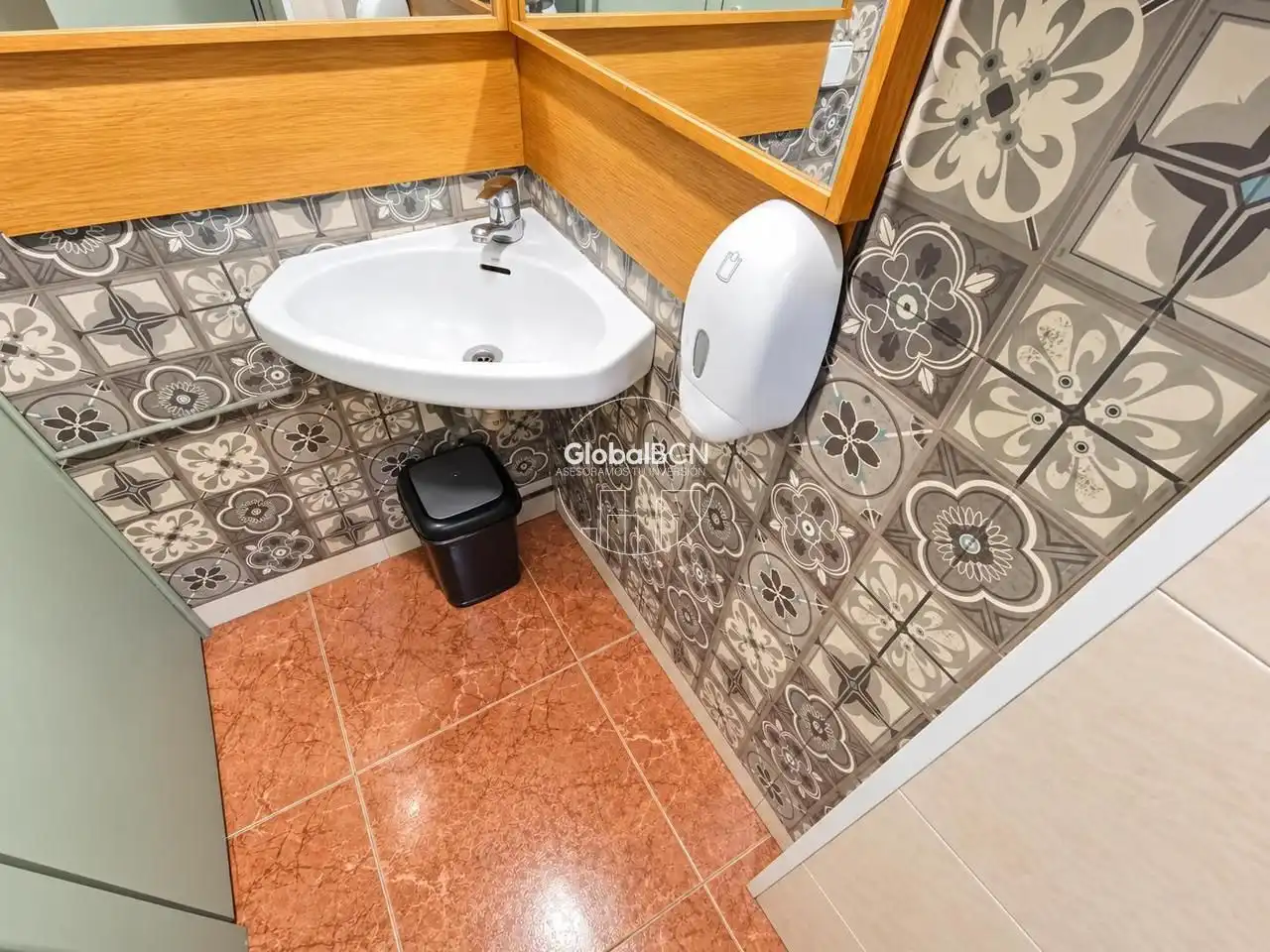Business premises for transfer in calle de Pau Alsina, imagen 19