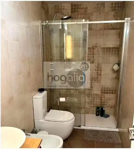 Baño de Piso de alquiler en Sevilla con Aire acondicionado, Terraza y Trastero