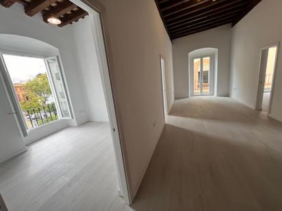 Flat for sale in  Sevilla Capital  with Air Conditioner and Balcony