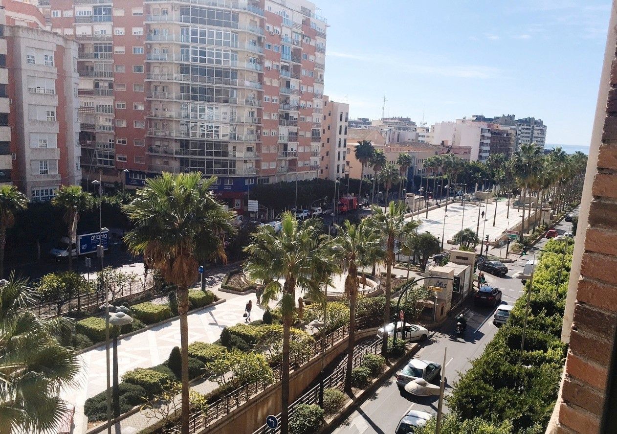 Vista exterior de Apartament en venda en  Almería Capital amb Moblat