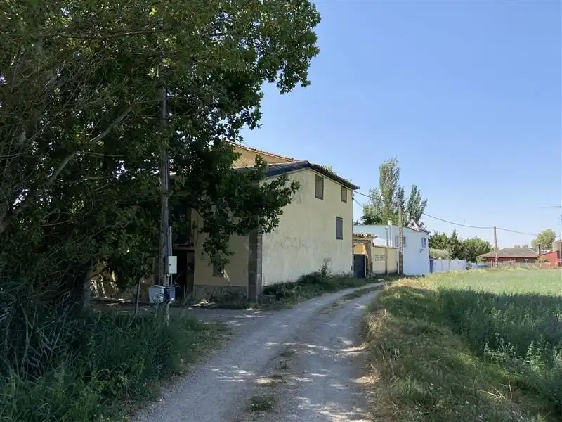 Casa rústica amb jardí en venda a Calle Paul Alta Plasencia 16, imagen 4
