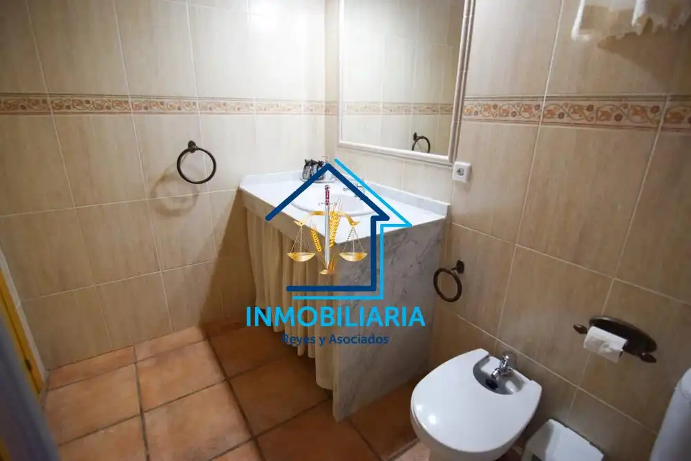Bany de Casa o xalet en venda en Córdoba amb Aire condicionat, Terrassa i Piscina